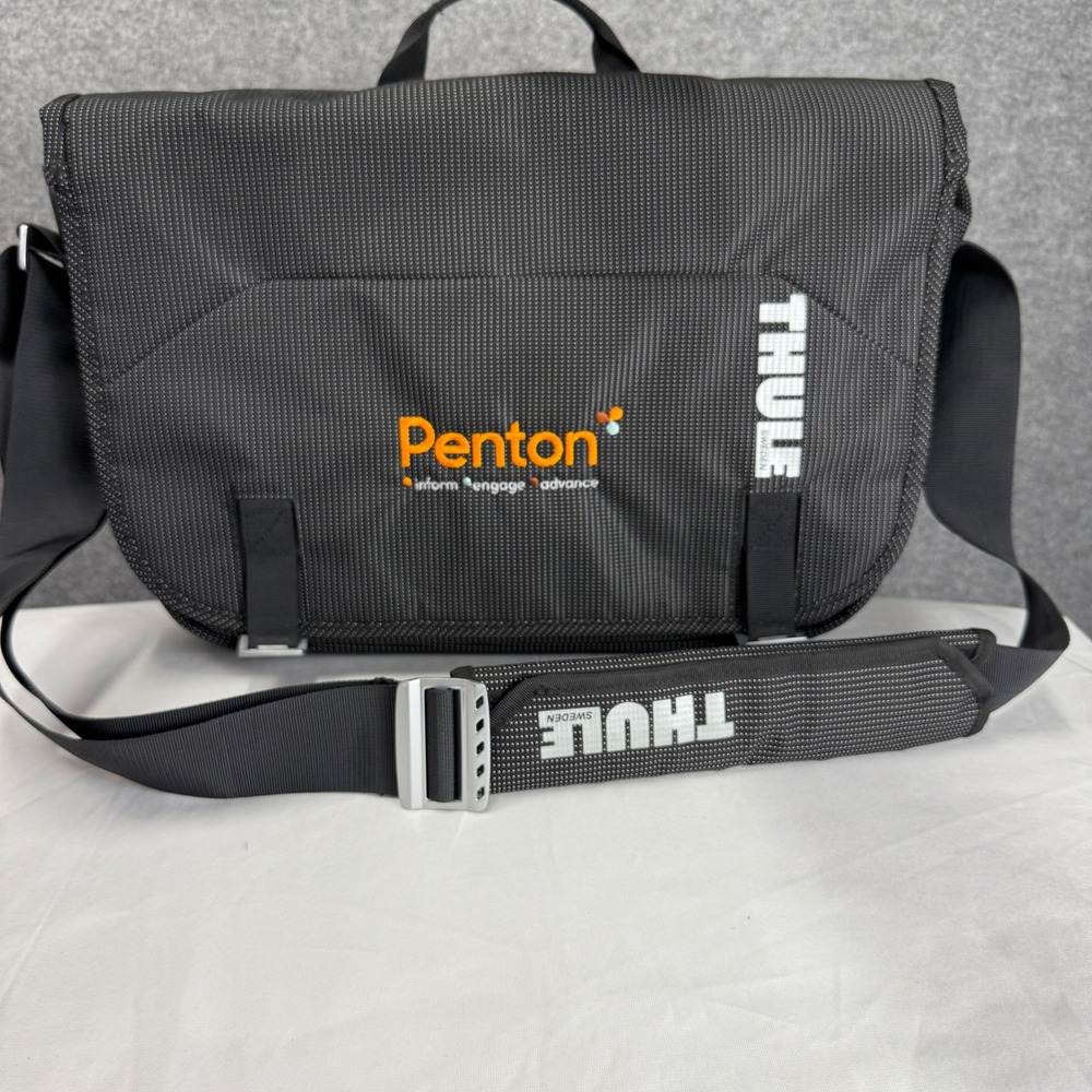 Thule Stravan Messenger Bag Black Laptop‎ Case Penton Logo Adjustable Strap 17in
